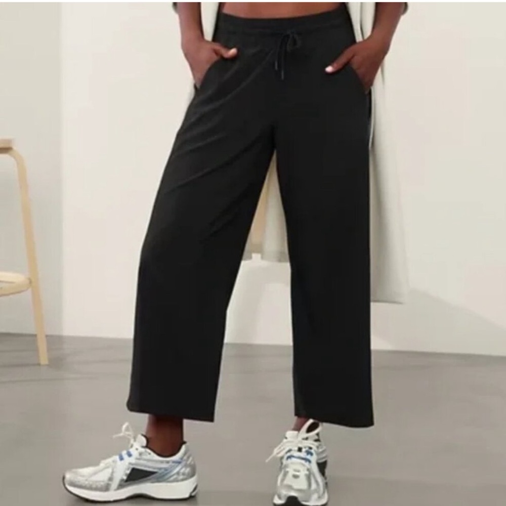 Athleta Avenue Wide Leg Flowy Crop Pant Size 14
